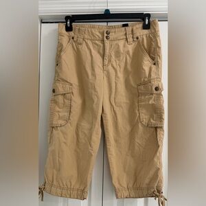 Woman’s short cargo pants size 10